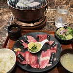 【京都ランチ】京都駅前で部位食べ比べのコスパいい炭火焼肉！地元名店「焼き肉家益市＜炭＞」