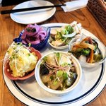 【京都】四条烏丸で気軽に昼飲みが楽しめる！京野菜のおばんざいが美味しい「朱akari」