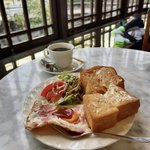 【京都モーニング】NHKドラマロケ地になったレトロな出窓から高瀬川望む名店「喫茶KANO」