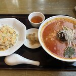 【京都ランチ】辛旨担々麺と炒飯の満腹セット！駅前で愛されるレトロ町中華「くれたけ」