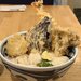 【京都うどん】行列も納得の人気店！艶やかな手打ち麺と豪快な天ぷら「鴨脚」