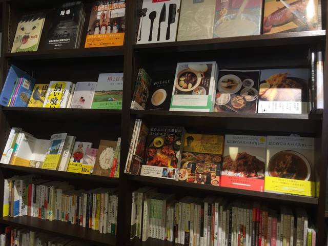  (689)