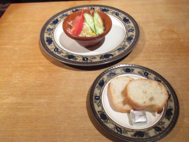 サラダとパン