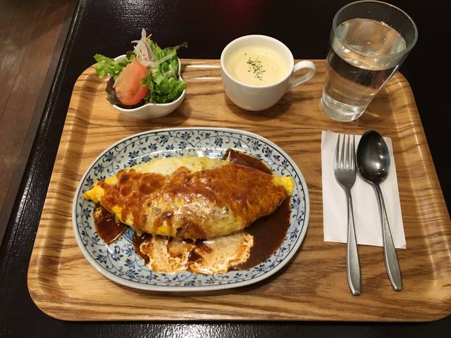 オムライス デミグラスソース¥800 コーンスープ ¥200