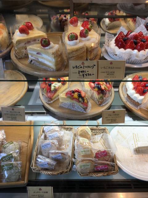 ショーケースにはケーキ常時スタンバイ