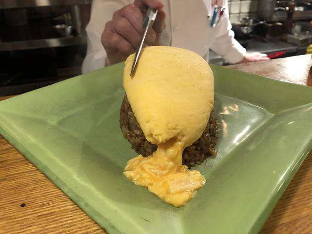 美味しさ伝える流れ出る卵液