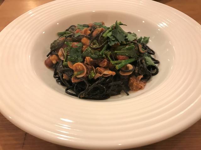 ホタルイカと茎ブロッコリーのイカスミタリオリーニ