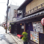 1本うどん発祥の地『たわらや』でいただく老舗の味【北野天満宮】