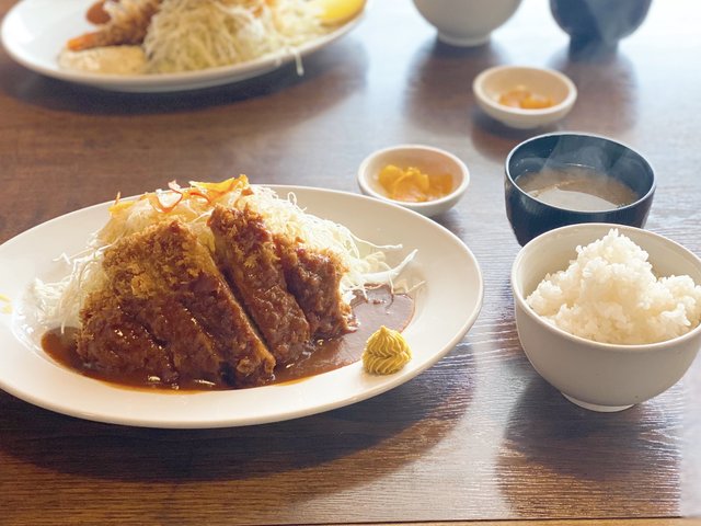 ロースとんかつ定食・900円