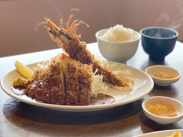 海老フライ(小)とロースとんかつ定食・1,610円