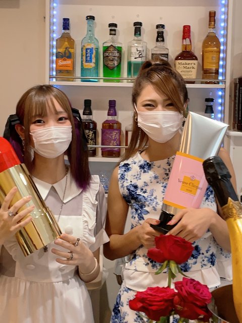 アヤさん、リリさんの24歳同士の若々しいコンビ