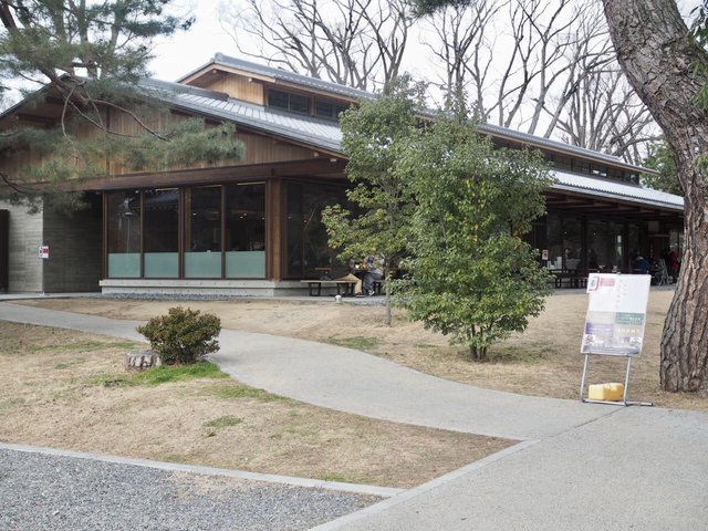 京都御苑の休憩所