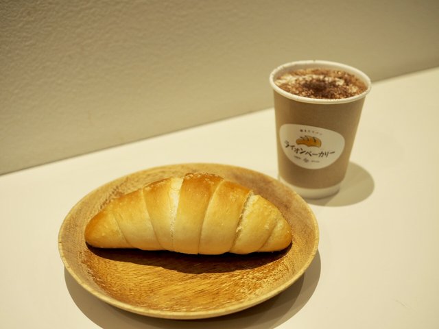 二条駅前のライオンベーカリー