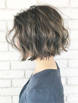 17 18 にぴったりなヘアスタイル ポイントをおさえてトレンドヘアに Voyage