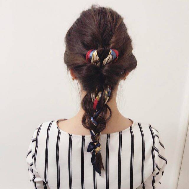 簡単可愛い スカーフの ヘアアレンジ 方法まとめ Voyage 簡単可愛い スカーフの ヘアアレンジ 方法まとめ Voyage
