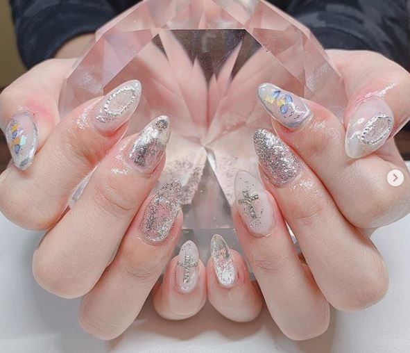 クリアベースネイルが大流行中 幅広くできるデザインが人気 おすすめクリアネイルデザイン ふぉーちゅん Fortune