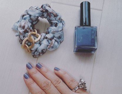 ブルーでもツンとしない こなれ感も演出できるくすみブルーのマニキュアを集めました ふぉーちゅん Fortune