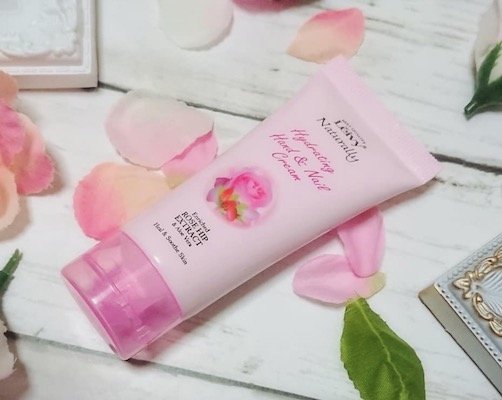 レイヴィー 夏に使いやすいサラサラケア ハンド ネイルクリーム の口コミをチェック ふぉーちゅん Fortune