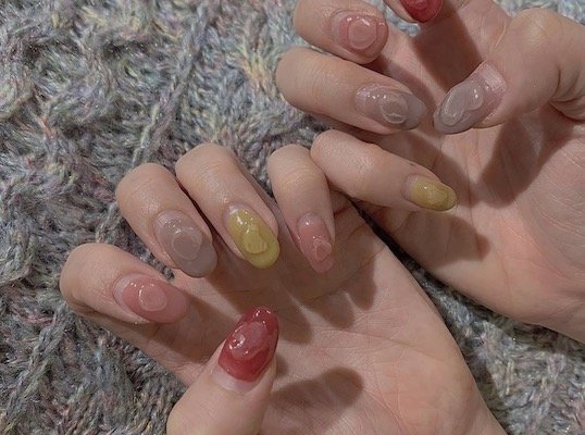 ゆるくて不思議な ぽこぽこネイル で立体感をプラス ぷくんと膨らむ可愛さが魅力 ふぉーちゅん Fortune