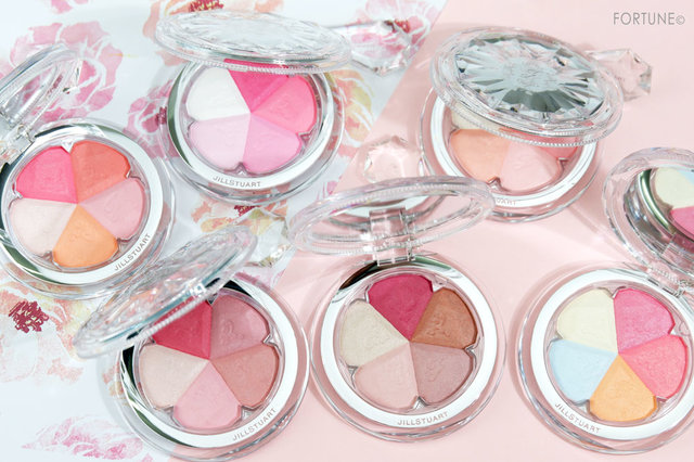 JILL STUART Beauty 2020春新作》頬に一輪の花の美しさを宿す