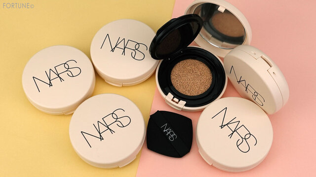 ベージュのケースが可愛い♡《NARS/ナーズ》2021年春の新作クッションファンデ全6色を色比較!