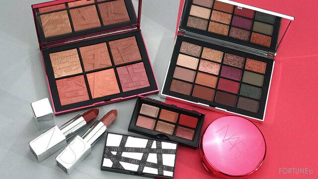 NARS《クリスマスコフレ2021》を発売前レビュー!全カラー限定色の16色アイパレットも登場