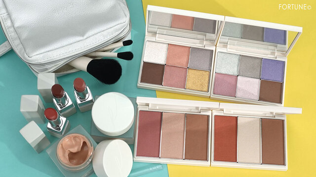 RMK≪2021クリスマスコフレ≫可愛らしいコスメを心地よく上品に纏うコレクション♡