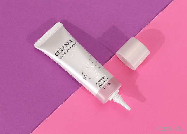 セザンヌの優秀下地に新色登場!UVトーンアップベース「ピンク」で自然な血色を手に入れて