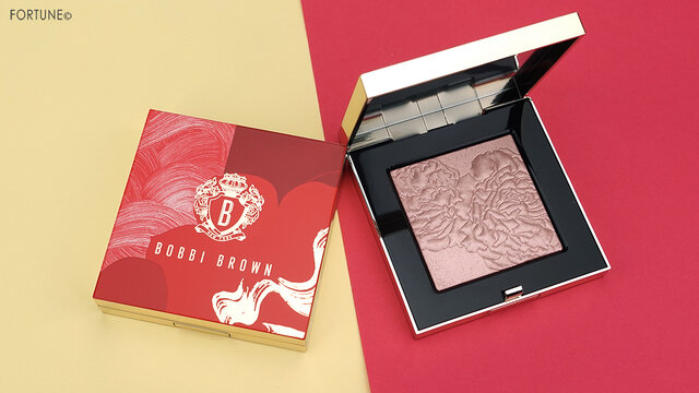 BOBBI BROWN(ボビイ ブラウン) ニューイヤーコレクション 2021新作コスメ「ストローク オブ ラック ルナー ニューイヤー コレクション」ハイライティング パウダー/L01 オパールグロウ レビュー・全色スウォッチ・使用レポ