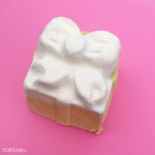 LUSH(ラッシュ)2020クリスマス限定コスメ/黄金のセレブレイト<バスボム>