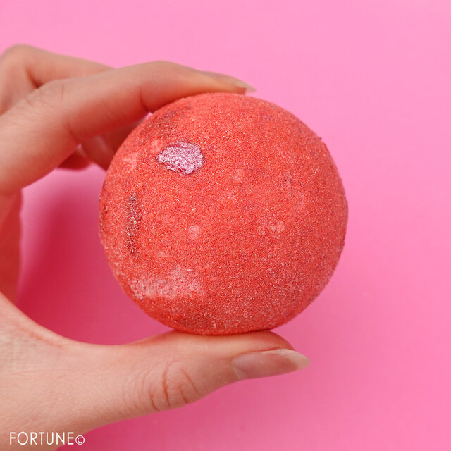 LUSH(ラッシュ)2020クリスマス限定コスメ/ルドルフ ノーズ<シャワーボム>
