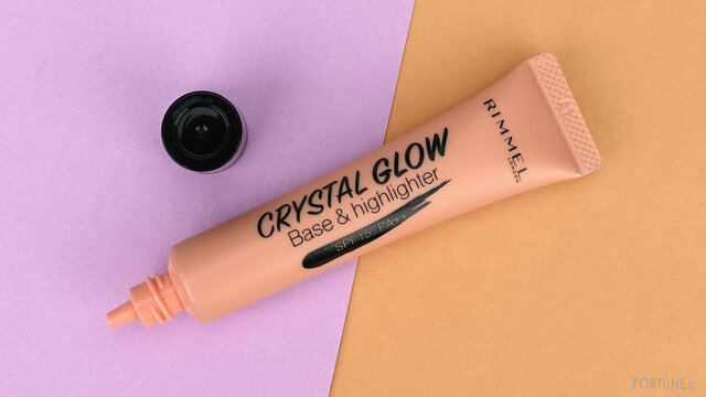 RIMMEL(リンメル)「クリスタル グロウ ベース & ハイライター」