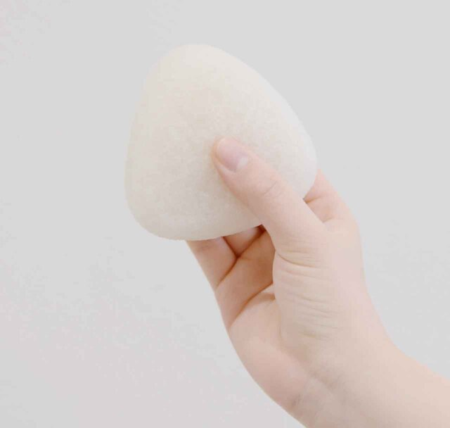 おにぎり型こんにゃくスポンジ 「つるりん ころりん」