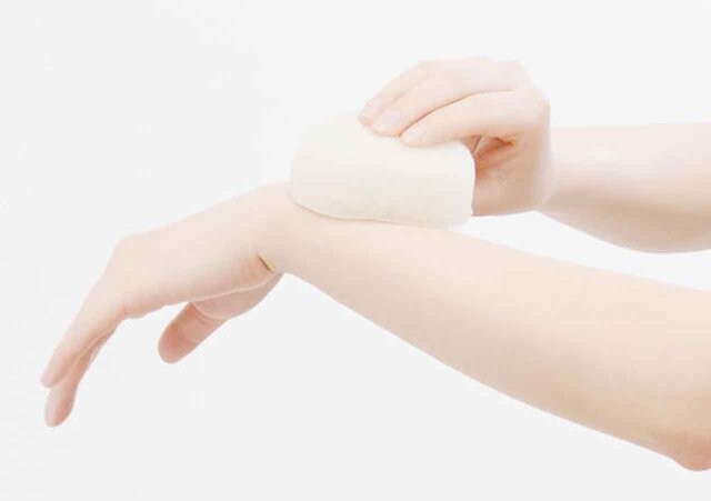 おにぎり型こんにゃくスポンジ 「つるりん ころりん」