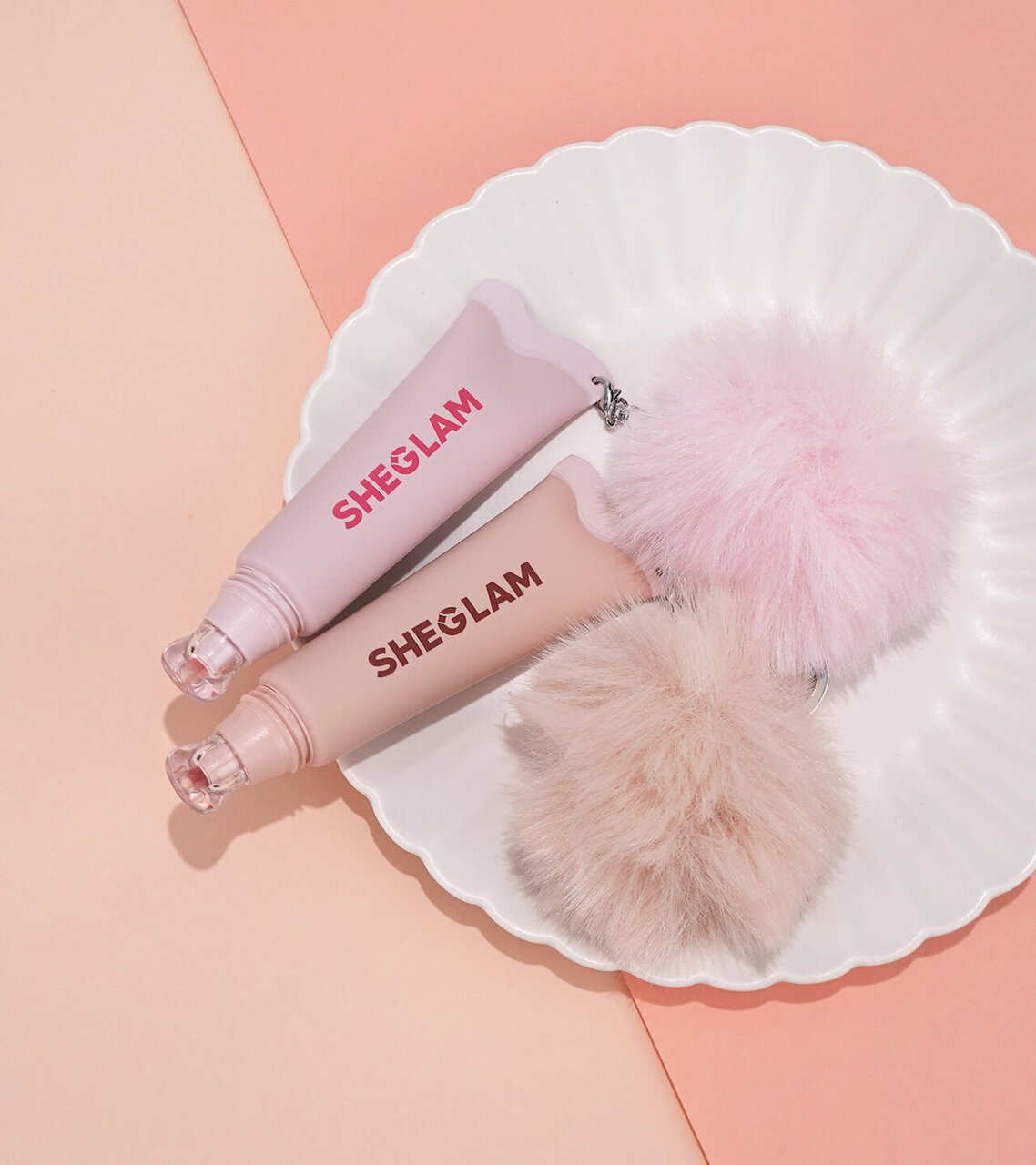 SHEGLAM（シーグラム）　　Crystal Glaze Moisturizing Lip Care With Keychain（クリスタル グレーズ モイスチャライジング リップ ケア ウィズ キーチェーン）