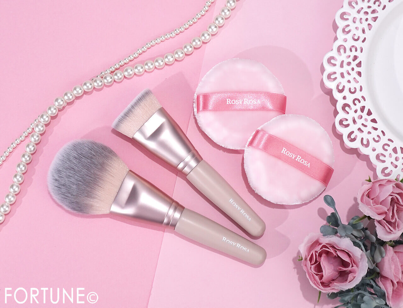 ROSY ROSA（ロージーローザ）　2025年冬新作コスメ　『マルチファンデブラシ PK』　『パウダーファンブラシ PK』　『ビロードタッチパフ2P PK』