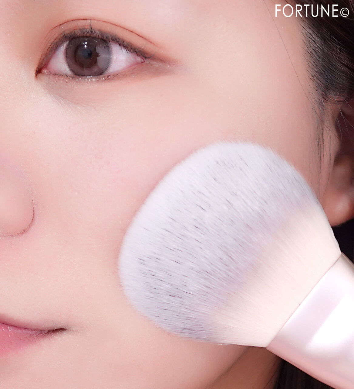 ROSY ROSA（ロージーローザ）　『パウダーファンブラシ PK』