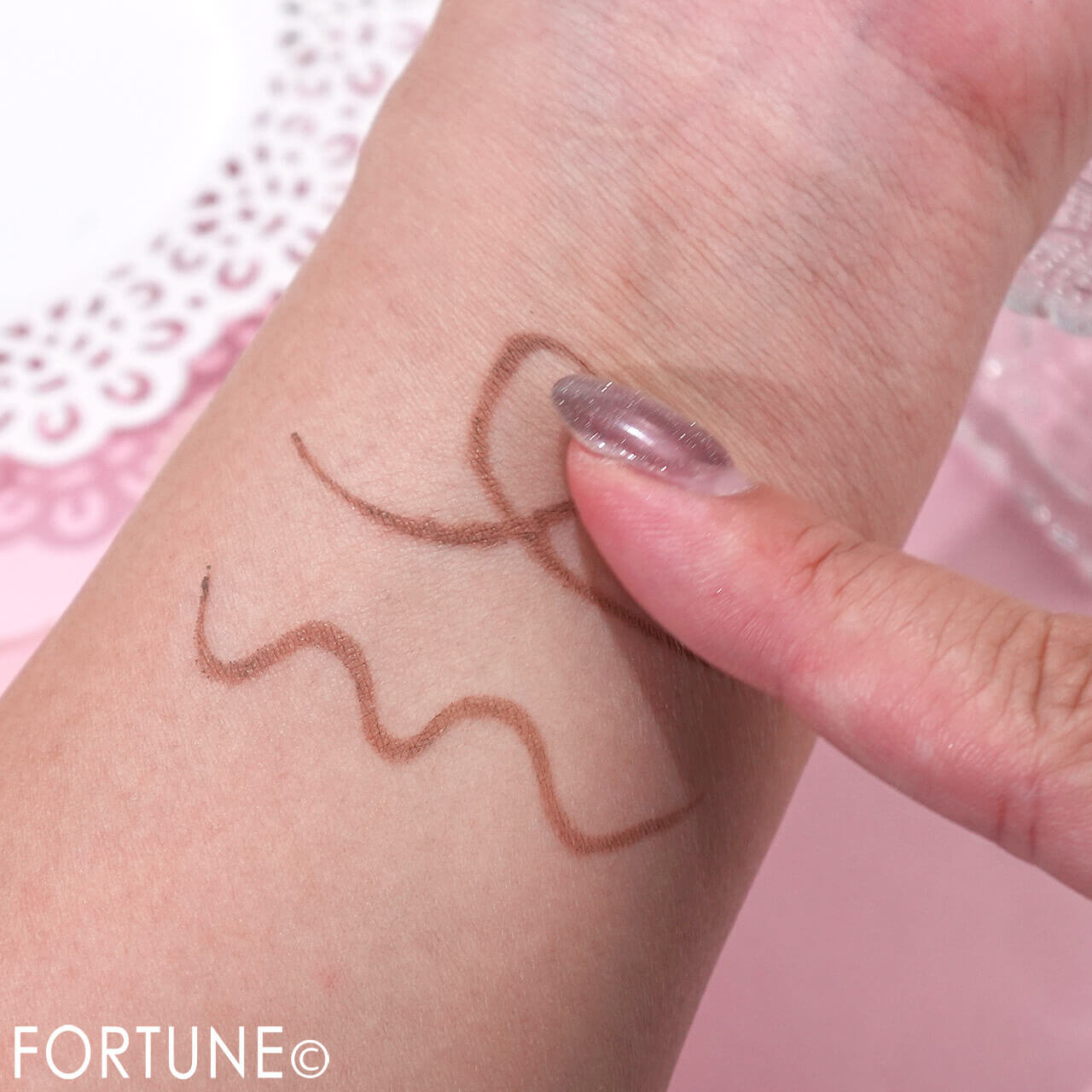 ラブ・ライナー　クリームフィットペンシルR　極細楕円芯　限定色