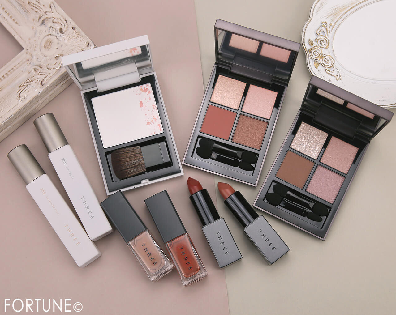 THREE（スリー）　2026年春新作コスメ　『 THREE エッセンシャルセンツ R』　『THREE ネイルラッカー』　『THREE ドリームオン アリューリング リップスティック』　『THREE スターゲージングアイシャドウクアッド』　『THREE セイクリッドスペース フェイスパウダー』
