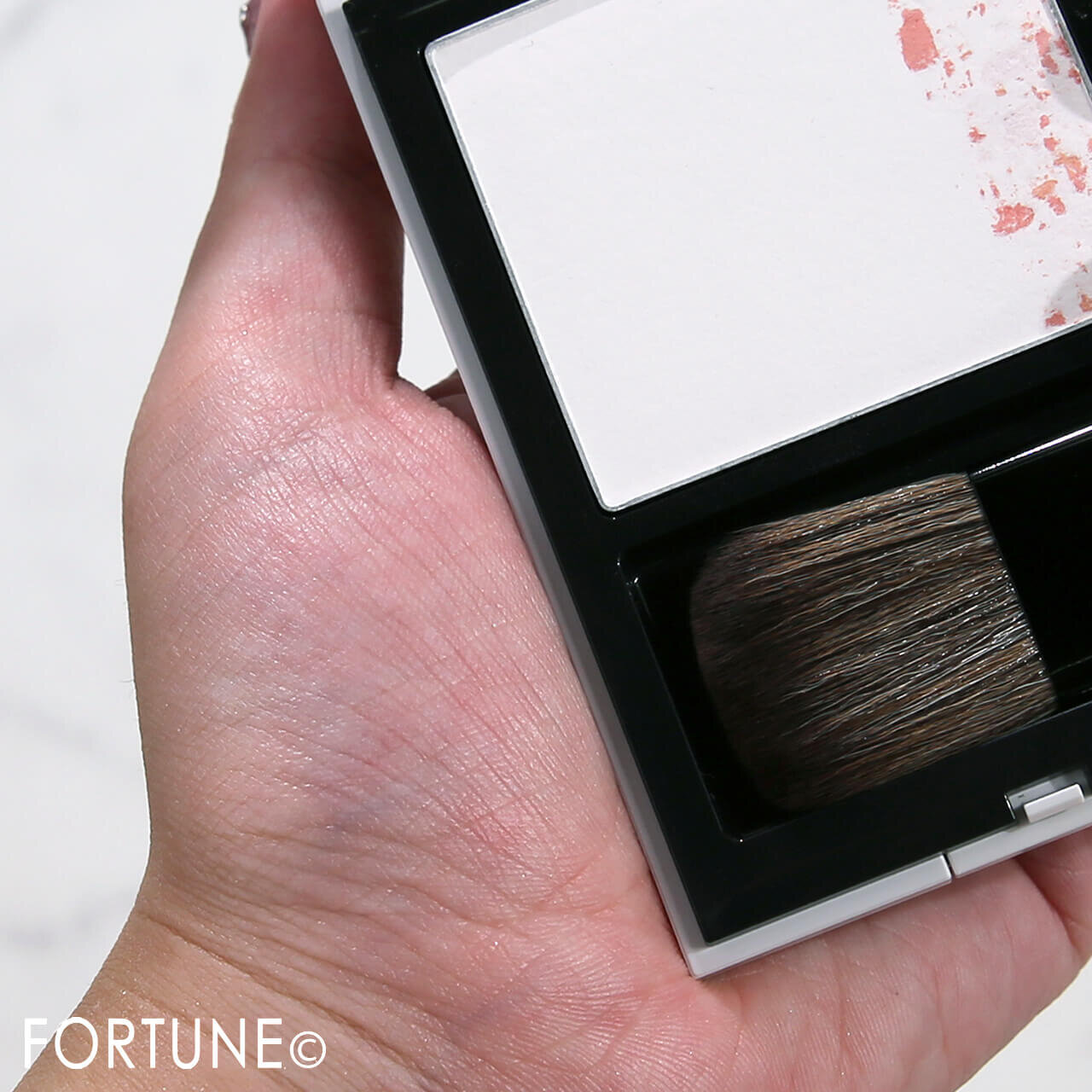 THREE（スリー）　『THREE セイクリッドスペース フェイスパウダー』