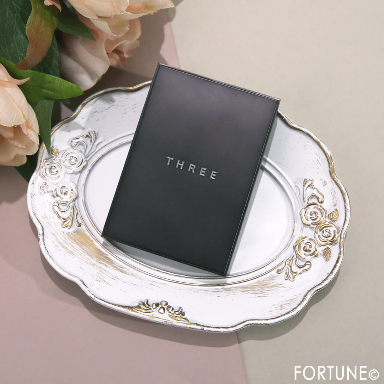 THREE（スリー）　『THREE スターゲージングアイシャドウクアッド』