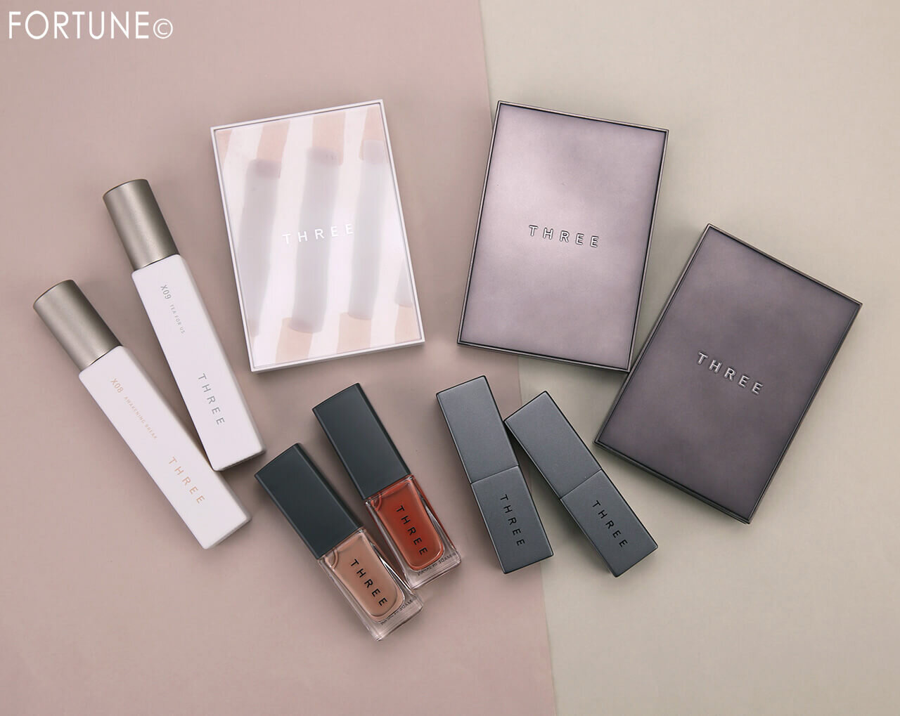 THREE（スリー）　2026年春新作コスメ　『 THREE エッセンシャルセンツ R』　『THREE ネイルラッカー』　『THREE ドリームオン アリューリング リップスティック』　『THREE スターゲージングアイシャドウクアッド』　『THREE セイクリッドスペース フェイスパウダー』