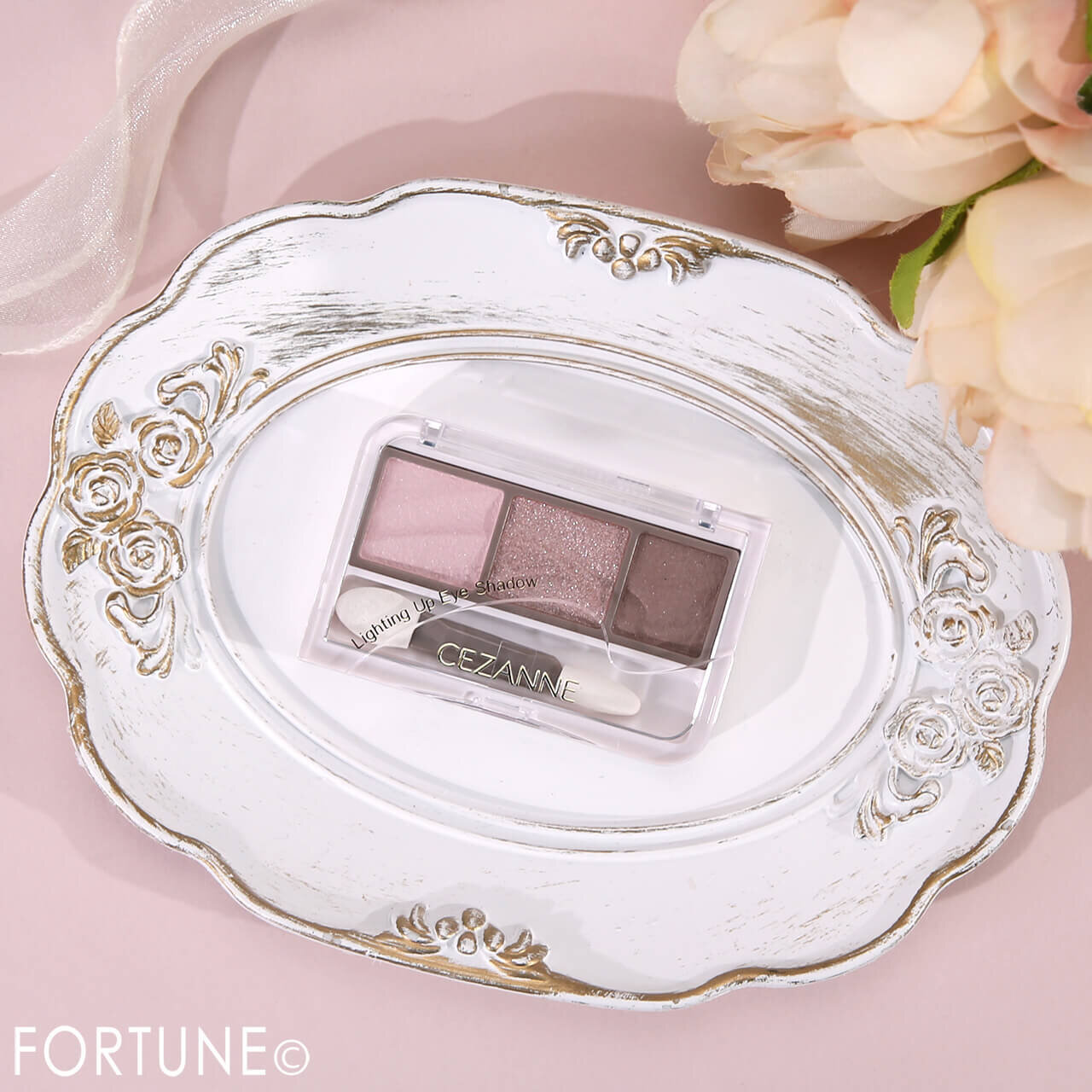 CEZANNE（セザンヌ）　『セザンヌ　ライティングアップアイシャドウ』　