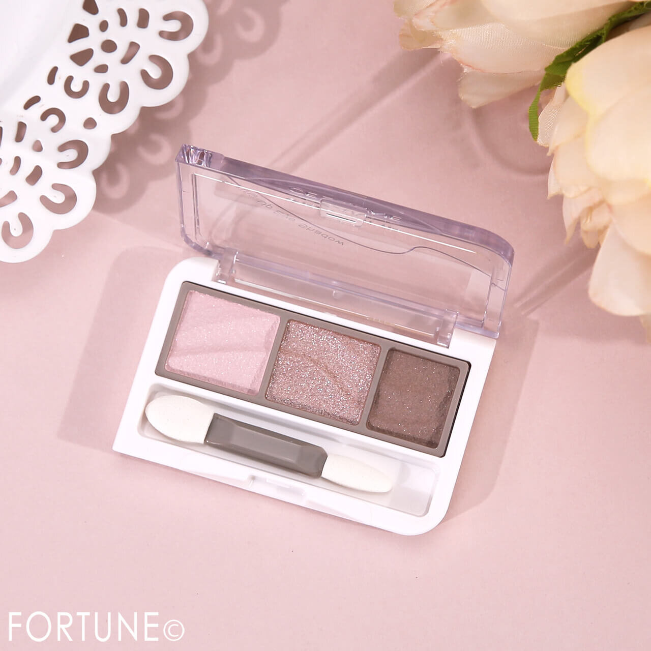 CEZANNE（セザンヌ）　『セザンヌ　ライティングアップアイシャドウ』　