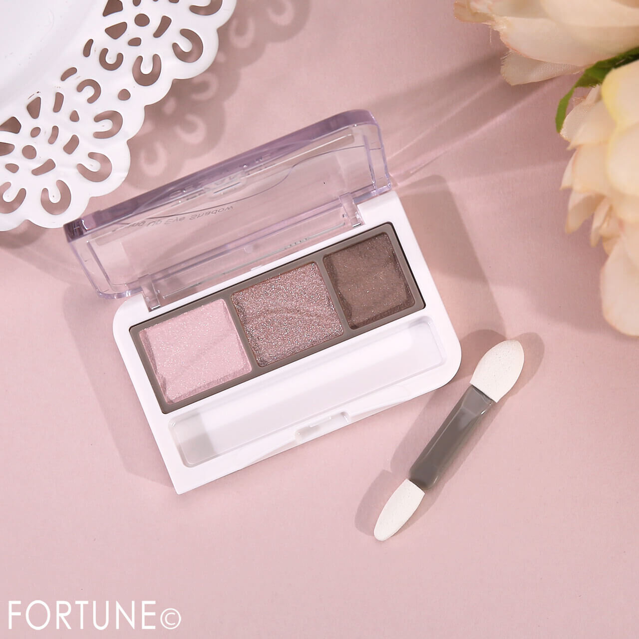 CEZANNE（セザンヌ）　『セザンヌ　ライティングアップアイシャドウ』　