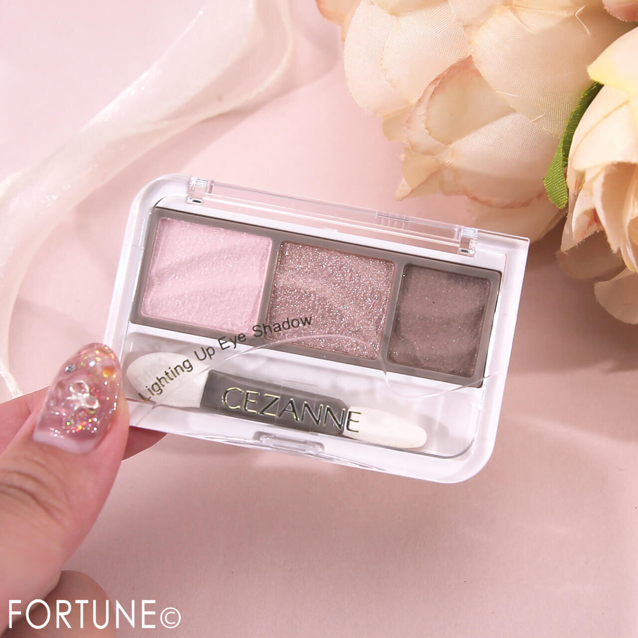 CEZANNE（セザンヌ）　『セザンヌ　ライティングアップアイシャドウ』　