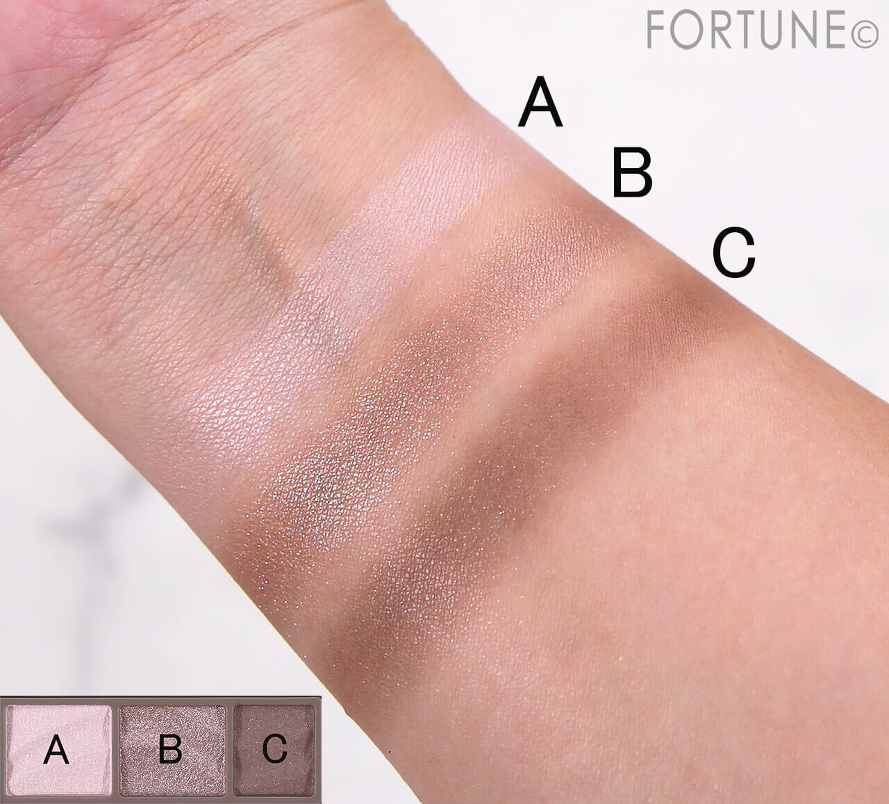 CEZANNE（セザンヌ）　『セザンヌ　ライティングアップアイシャドウ』　03