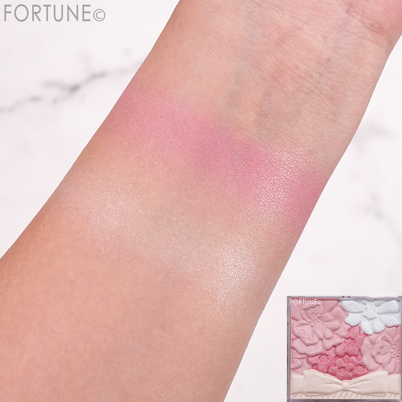 CANMAKE（キャンメイク）　『グロウフルールチークス』　19