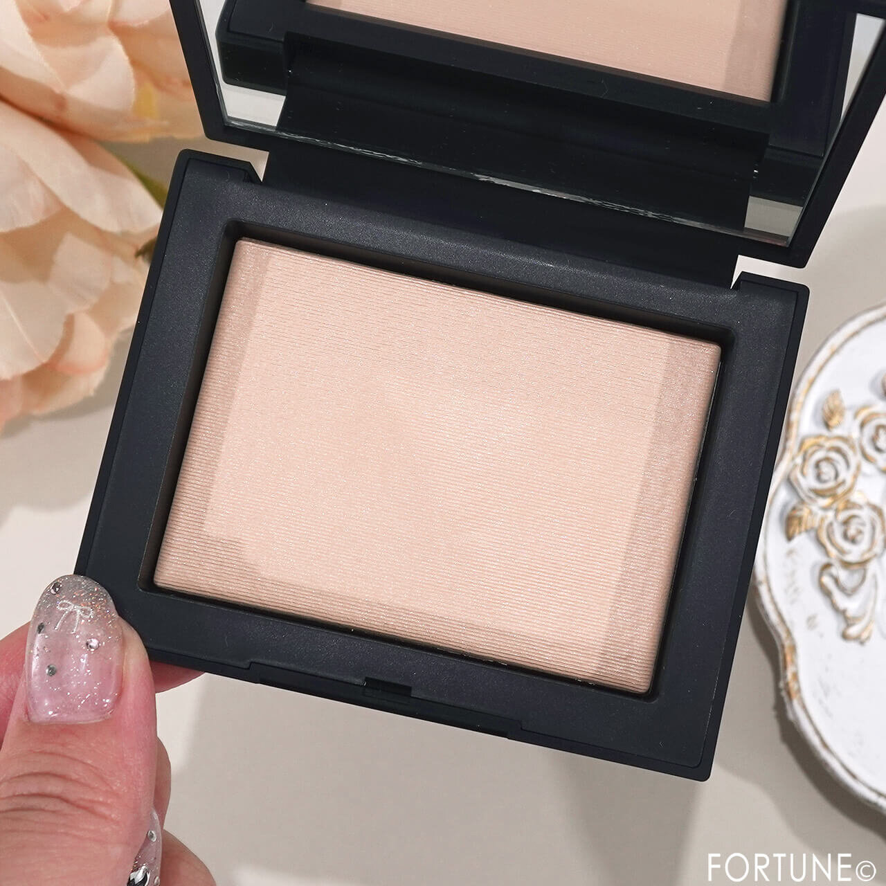 NARS（ナーズ）　ライトリフレクティングセッティングパウダー プレスト N　新色　「05555」