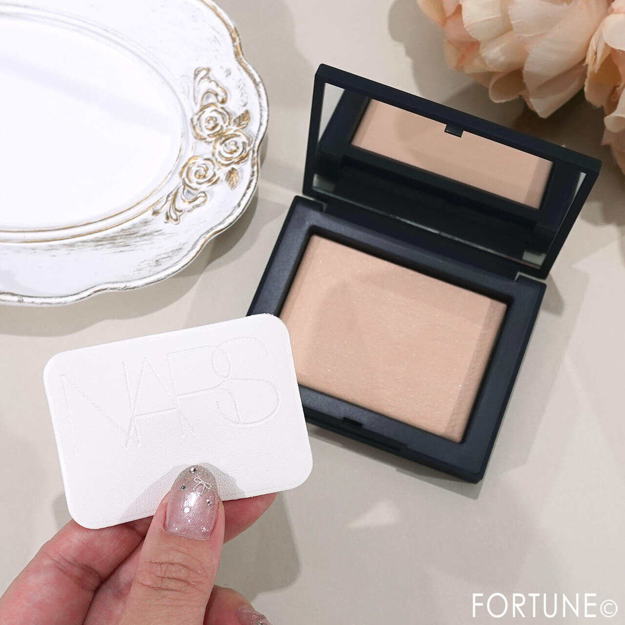 NARS（ナーズ）　ライトリフレクティングセッティングパウダー プレスト N　新色　「05555」